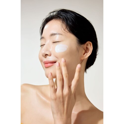 Celimax Крем солнцезащитный выравнивающий - Pore+dark spot brightening care SPF50+PA++++, 10мл
